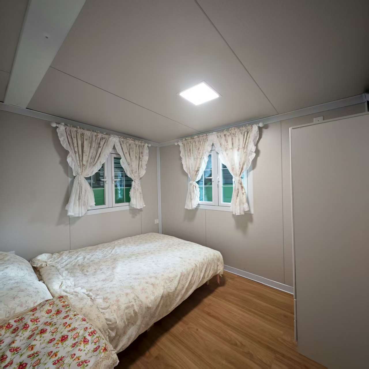 Prefab house bedroom